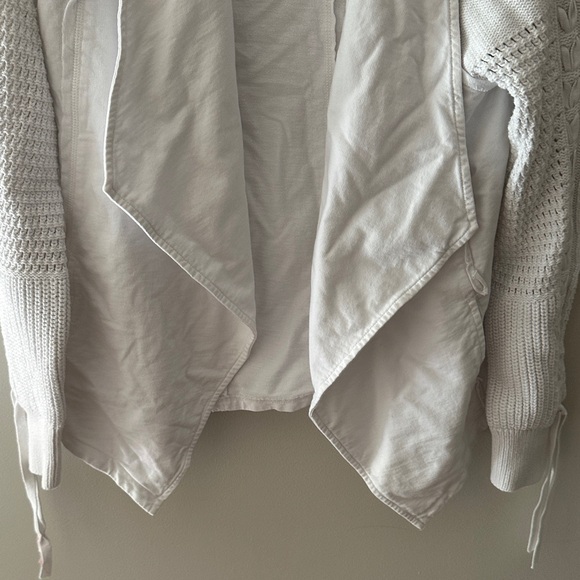 Leo & Nicole Elegant White Draped Cardigan - Picture 6 of 8